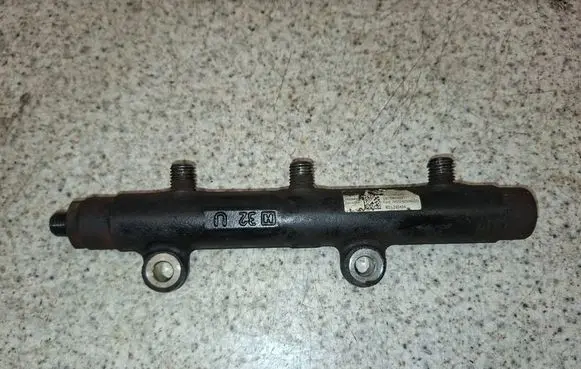 Land Rover Discovery 3 - LR3 Fuel main line pipe 7H2Q9D280DD A2C27000085 5WS40271