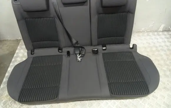 Volkswagen Golf V Second row seats 