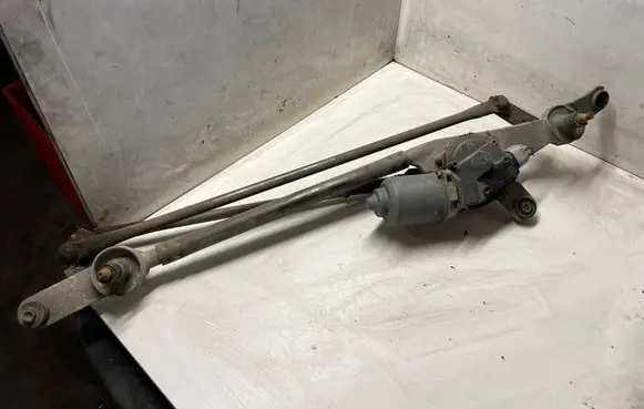 Suzuki Grand Vitara II Front wiper linkage 3811065J00