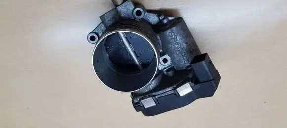 BMW 4 F32 F33 Throttle valve 7588625