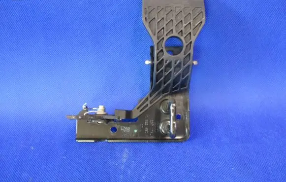 Audi A3 S3 8P Engine bonnet/hood lock/latch loop/hook 8P0823480A