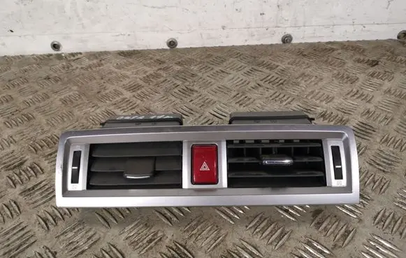 Subaru Outback (BS) Dash center air vent grill 66110AL000