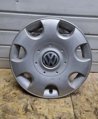 Volkswagen Golf IV R16 wheel hub/cap/trim 