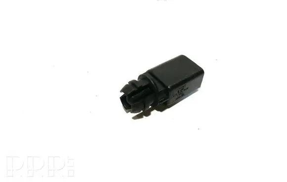 Audi A6 S6 C6 4F Outside/exterior temperature sensor 8Z0820535