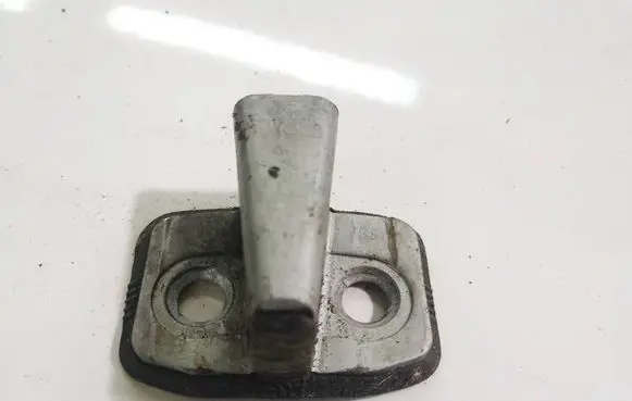 Audi A4 S4 B5 8D Front door lock loop/hook striker 