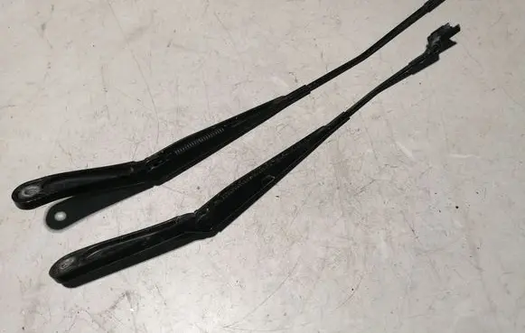 Front wiper blade arm