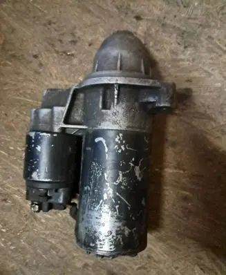 Mercedes-Benz E W124 Starter motor 1005821056