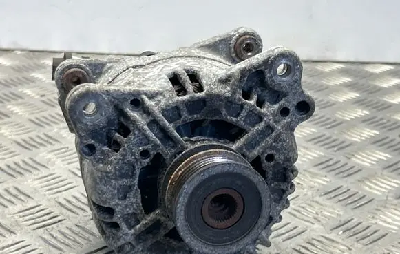 Volkswagen PASSAT B7 Generator/alternator 07K903023C 0124525103