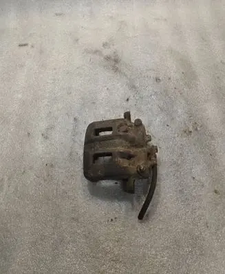 Mitsubishi Pajero Front brake caliper
