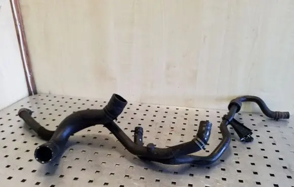 Volkswagen Tiguan Engine coolant pipe/hose