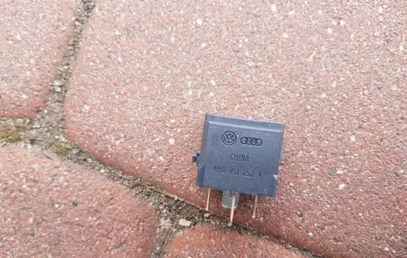 Volkswagen PASSAT B8 Other relay 4H0951253A
