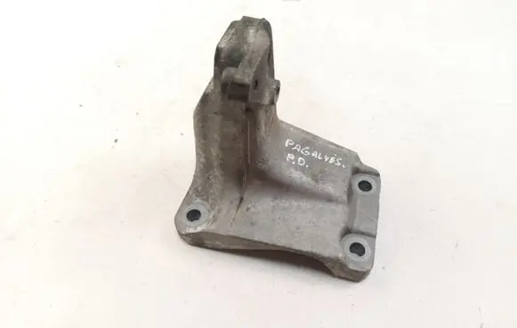 BMW 1 F20 F21 Engine mounting bracket 6788612