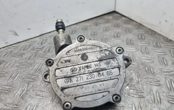 Mercedes-Benz C W203 Vacuum pump A2712300465