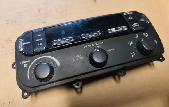 Chrysler Voyager Climate control unit P05005008AD