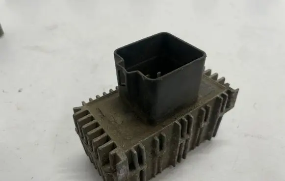 Opel Astra H Glow plug pre-heat relay 55354141