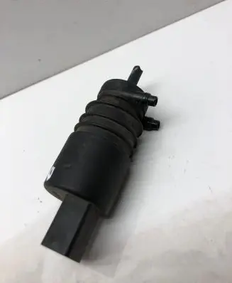Volkswagen PASSAT B6 Windscreen/windshield washer pump