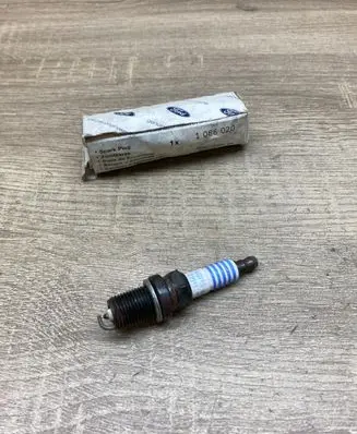 Ford Galaxy Spark plug 1086020