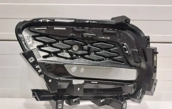 Chrysler Pacifica Front fog light trim/grill 6WF68DX8AC