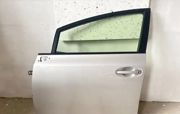 Toyota Prius+ (ZVW40) Front door 