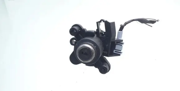 BMW 5 E60 E61 Tailgate exterior lock 8241088