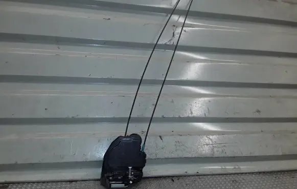 Toyota Verso Rear door lock A046693