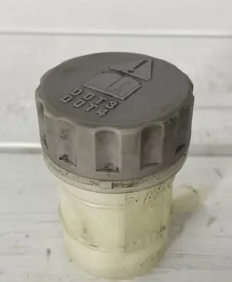 Honda Civic IX Brake fluid reservoir 10750
