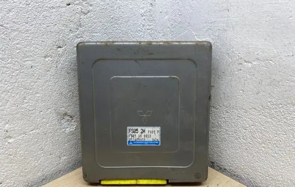 Mazda 626 Engine control unit/module FS0518881D E2T03593T FS052HFS05