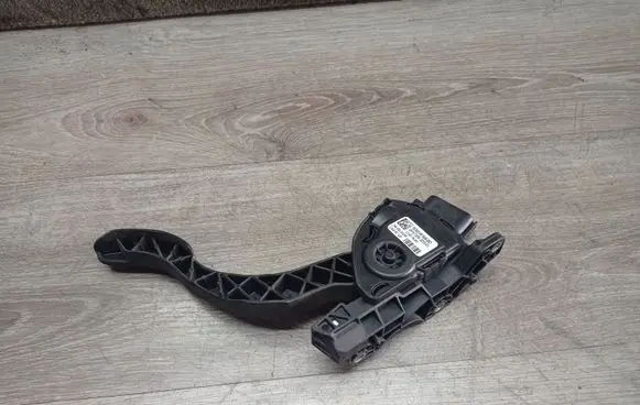 Volvo V70 Accelerator throttle pedal 6PV00922001 6G929F836BD