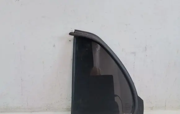 Toyota Yaris Rear vent window glass 43R00048
