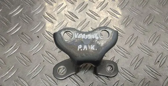 Toyota Verso Front door lower hinge 