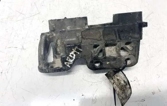 Ford Focus Engine mounting bracket