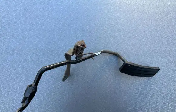 Nissan Patrol 160 Accelerator throttle pedal 18010C6670