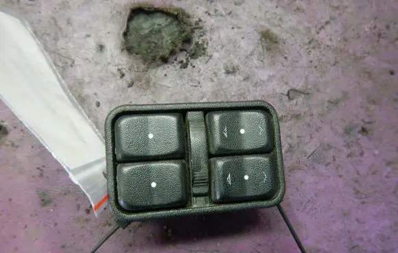 Opel Astra G Quarter vent window switch 90561086