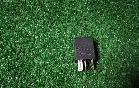 Skoda Octavia Mk2 (1Z) Other relay 8Z0951253
