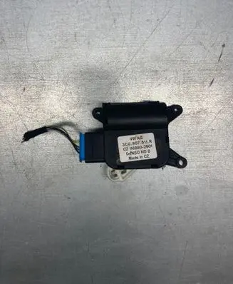 Volkswagen PASSAT B6 Air flap motor/actuator 3C0907511R C1168802901