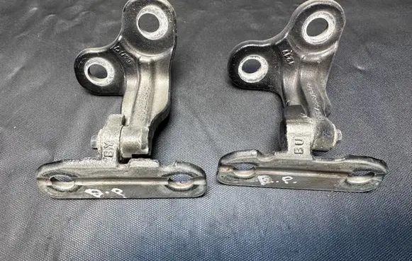 Land Rover Discovery 5 Front door upper hinge CPLA228A84AD CPLA228A66AC