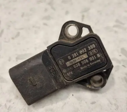 Volkswagen Golf V Air pressure sensor 038906051B 0281002399