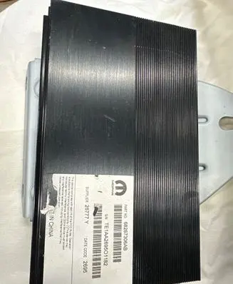 Dodge Durango Sound amplifier 68267306AB 26777 TEA1A269501182