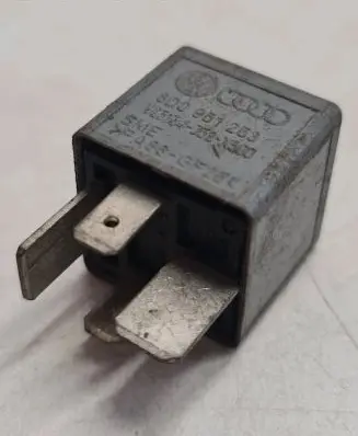 Audi A4 S4 B6 8E 8H Other relay 8D0951253 PA66GF25 V23134J52X300