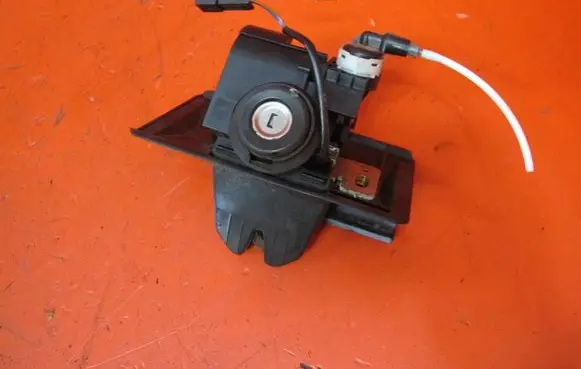 Mercedes-Benz CLK A208 C208 Tailgate lock latch A2088000375