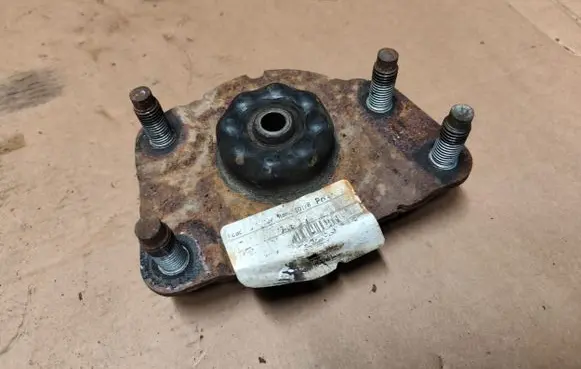 Jeep Cherokee III KJ Coil spring mount 