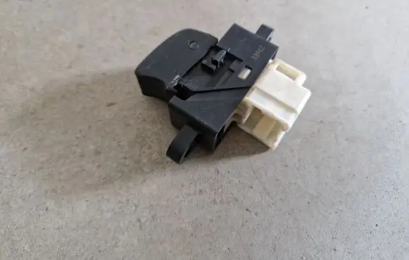Nissan Patrol Y61 Electric window control switch