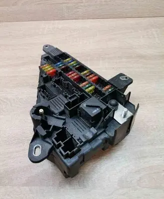 BMW 5 E60 E61 Fuse box set 6906618 518956040