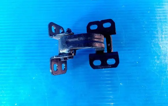 LEVC TX Rear door upper hinge 1B0003554AA