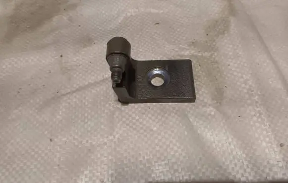 BMW X3 F25 Front door lower hinge 7068077