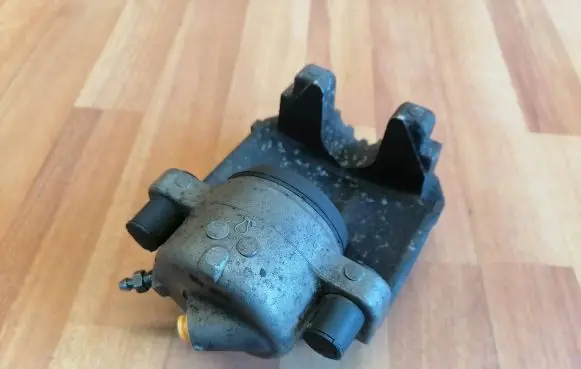BMW 5 E60 E61 Front brake caliper 6763024 34116763024
