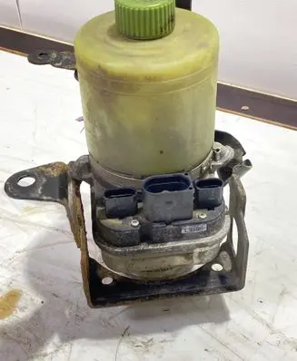 Volkswagen Polo IV 9N3 Power steering pump 6Q0423156AB 24052006 6Q1423051BK