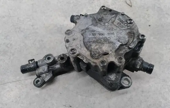 Audi A3 S3 8P Vacuum pump 038145209C