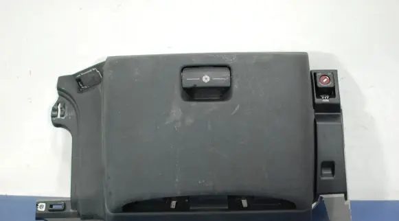 Mercedes-Benz C W203 Glove box