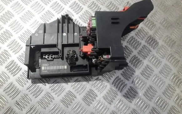Audi A8 S8 D3 4E Fuse box set 4e1937503a 4e0907279e